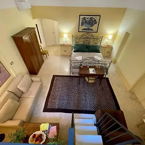 https://palazzo-dei-conti-di-lecce-eleganti-suite.lecce-hotels.com