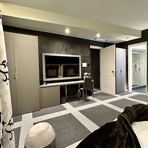 https://private-suites-corso-504.it-romehotels.com